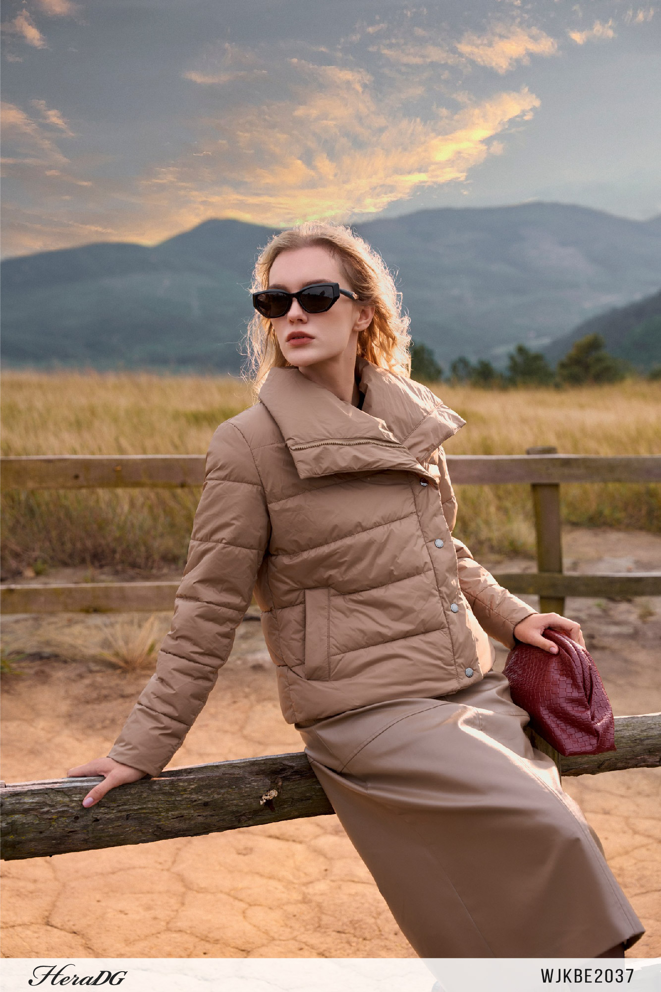 Ảnh của Áo phao 3 lớp dáng ngắn nẹp chéo